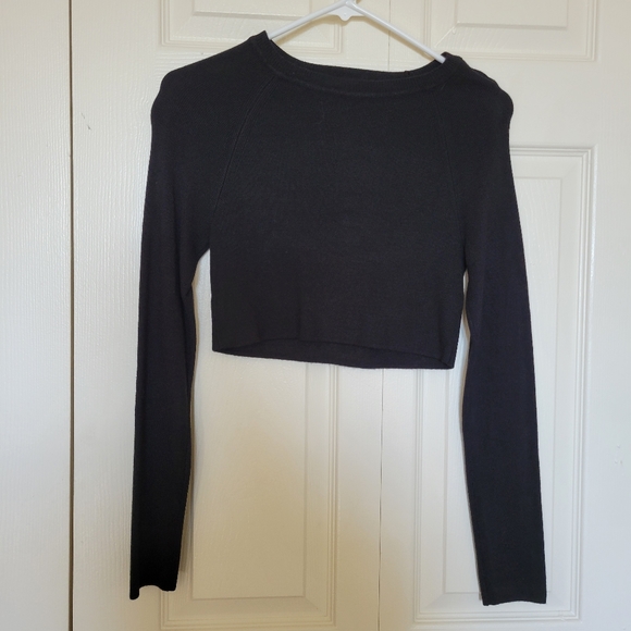 Crop Black Sweater - Picture 4 of 9